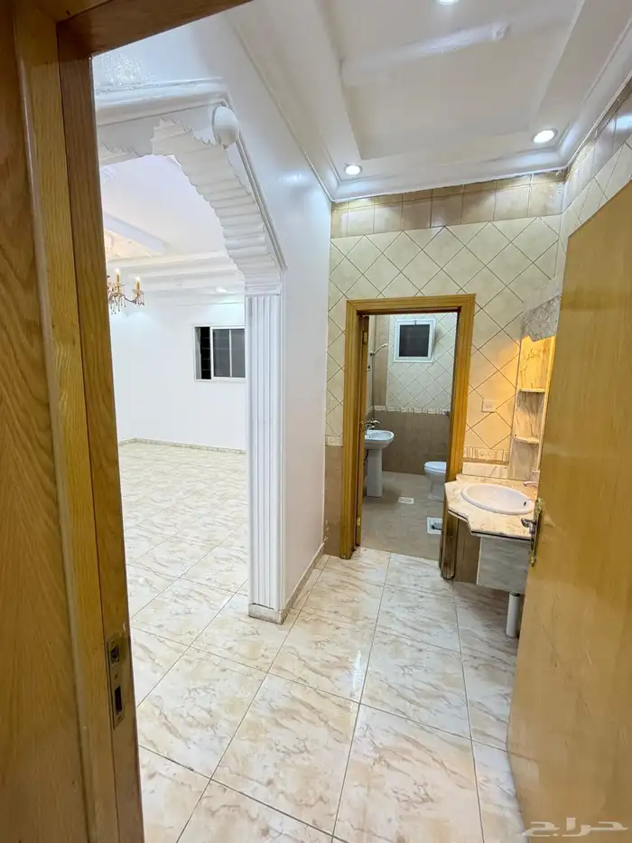 للإيجار دور أرضي بحي أشبيلية ب70 الف على الشور 21