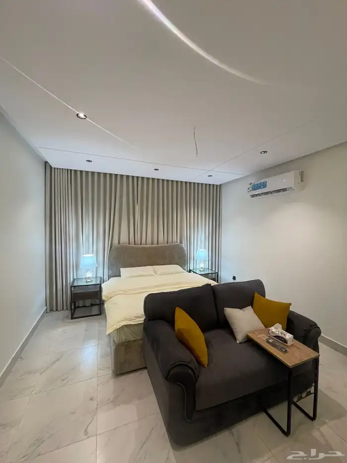 شقه مكونه من غرفه نوم فندقيه فاخره بمدخل خاص حي المروة 1