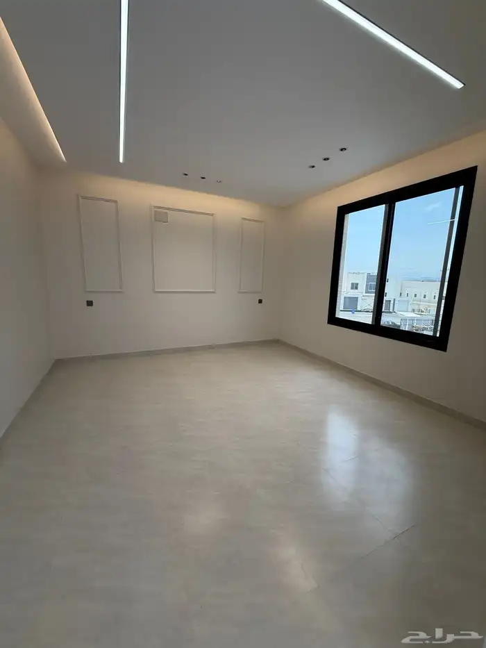 للبيع دور أرضي بحوش وشقه علويه بسطح حي الزهور المحاله ابها 21