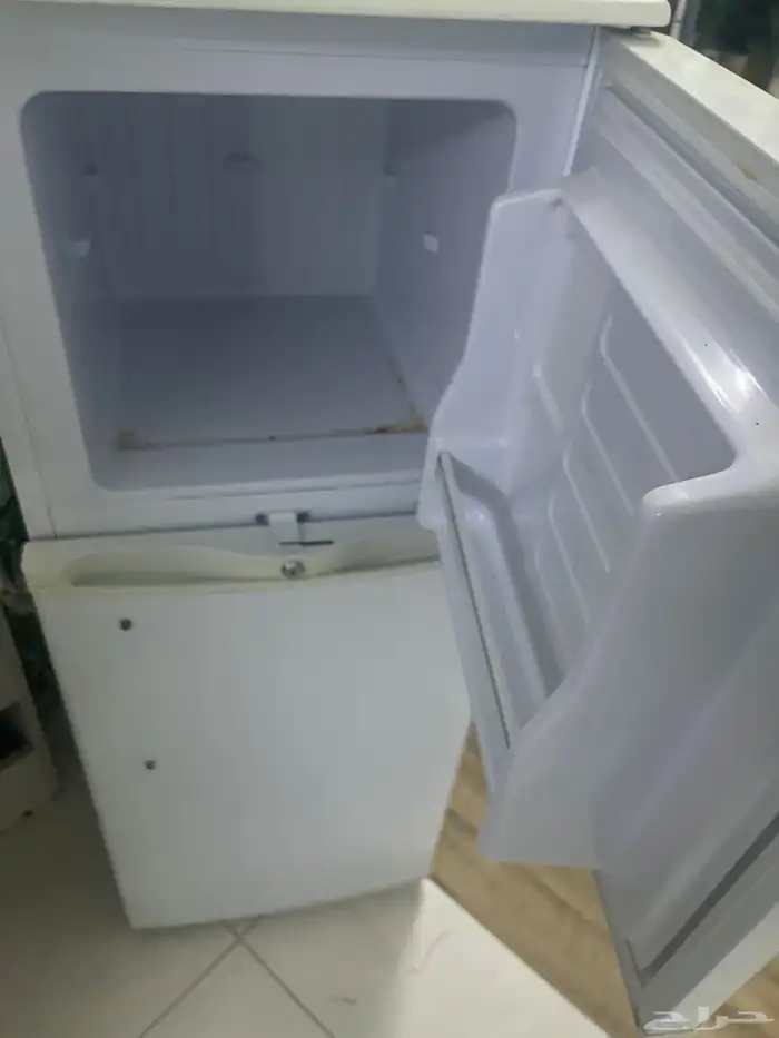 ثلاجه وفريزر للبيع 1