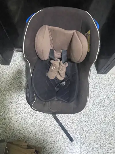 عربية وكرسي أطفال وألعاب index