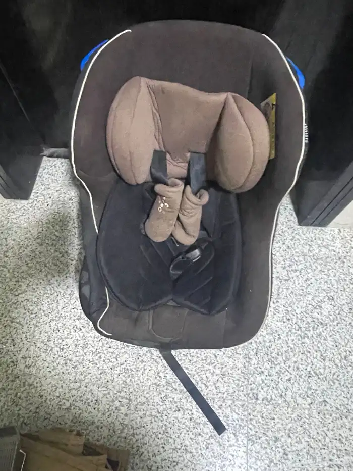 عربية وكرسي أطفال وألعاب 1