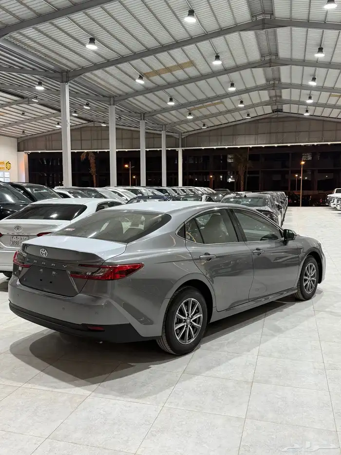 كامري E بنزين 2025 تيتانيوم صادر لوحات اقل سعر 3