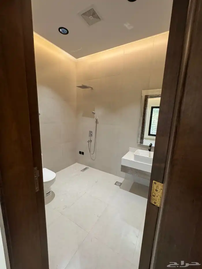 للبيع شقق تمليك أرضي مدخل مستقل على شارع 20 متر حي الحسام 15