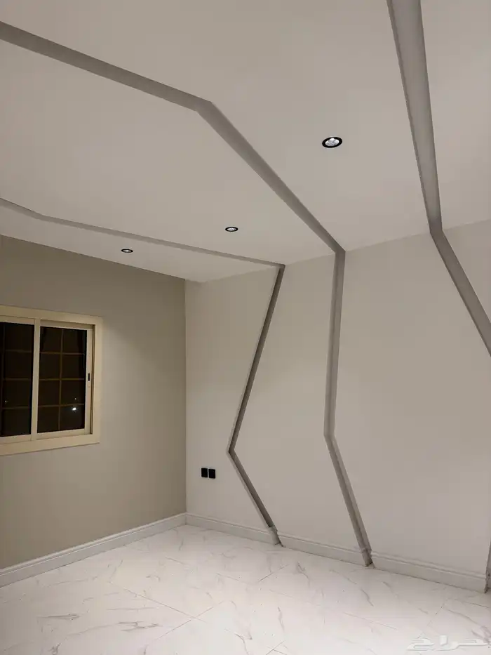 شقة للبيع قريبة على شارع صاري 150م 10