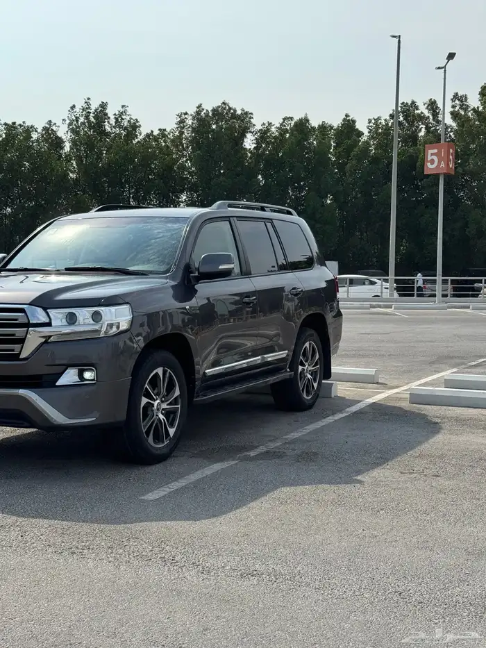 لاند كروزر 2018 للبيع 10