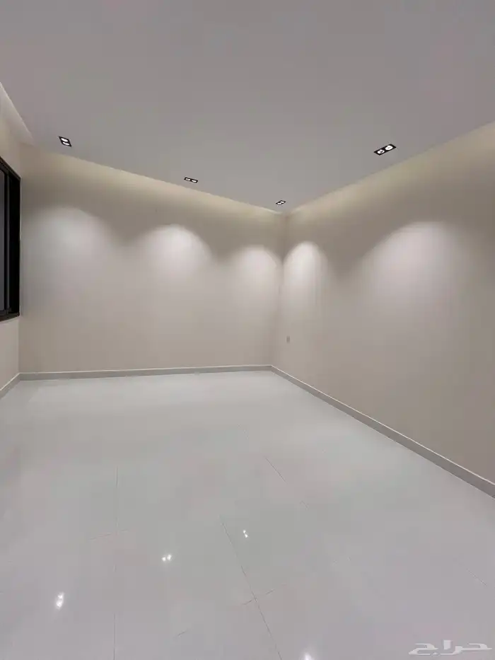 للبيع ادوار ارضيه وشقق علويه حى التحليه خميس مشيط 39