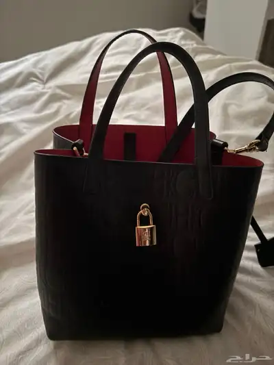 شنطة كارولينا هيريرا استعمال نظيف ب 1500ريال 0