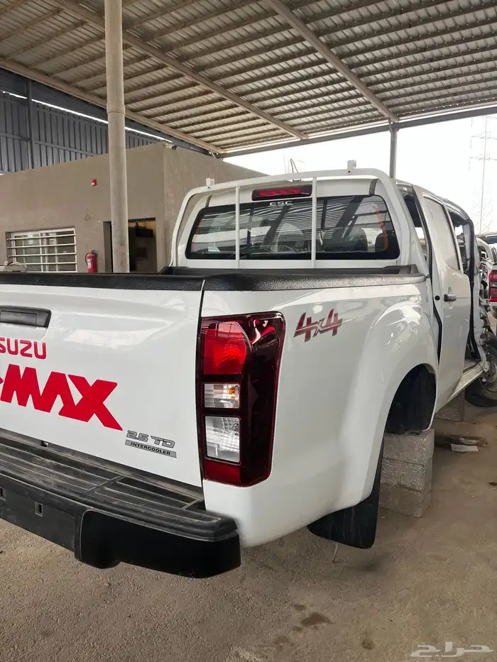 ايسوزو ديماكس 2023 مصدومه قطع غيار فقط 2