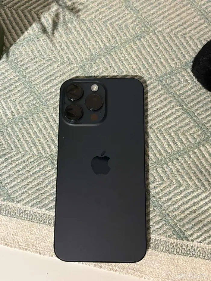 ايفون 15 برو ماكس اسود 1
