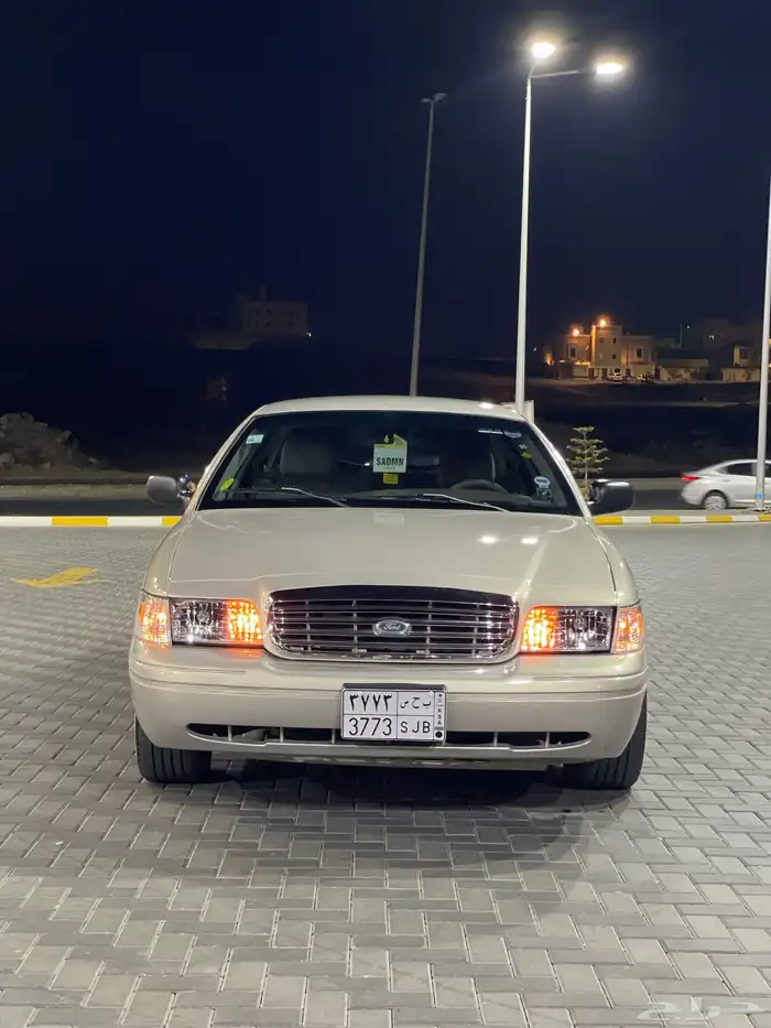 فورد فكتوريا سعودي للبيع او للبدل بيوكن من2009الا2012 2