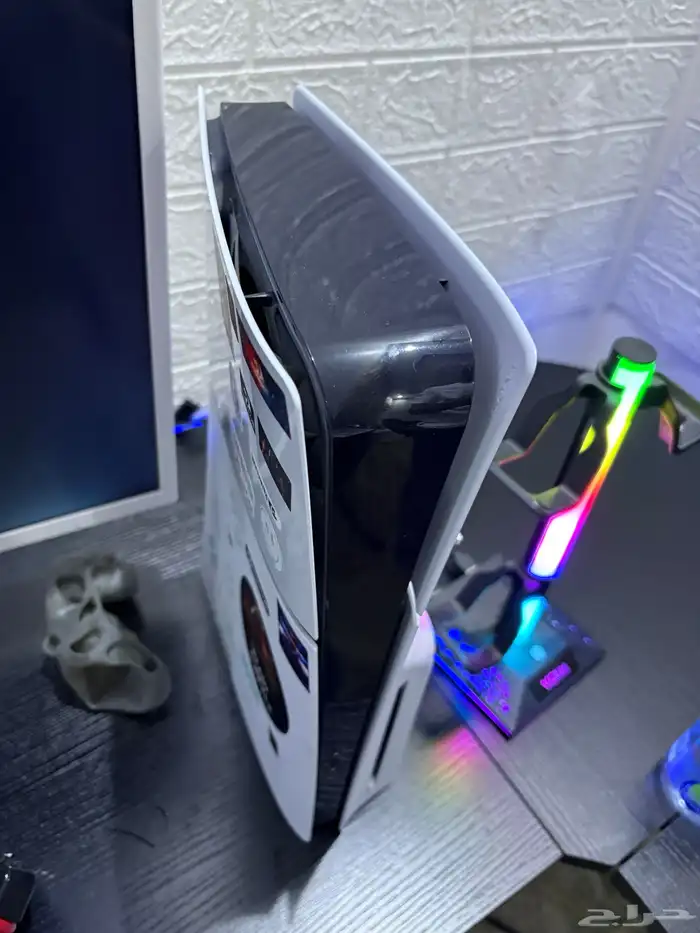 بلاستيشن فايف للبيع ون تيرا معه يدين الوكاله وسماعه وكرتونه 4