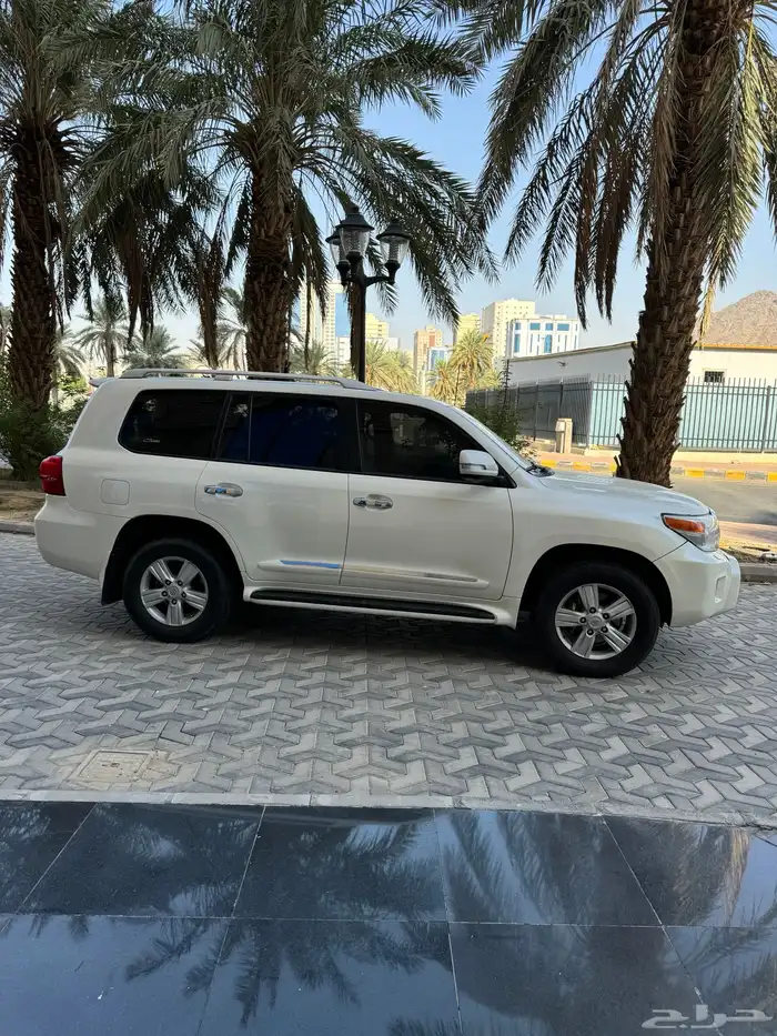 للبيع لاندكروزر GXR 2013 V8 2