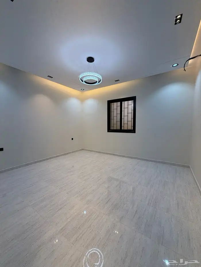 للبيع ارواف علويه بمداخل مستقله وشقق ارضيه ف حي الراقي 21