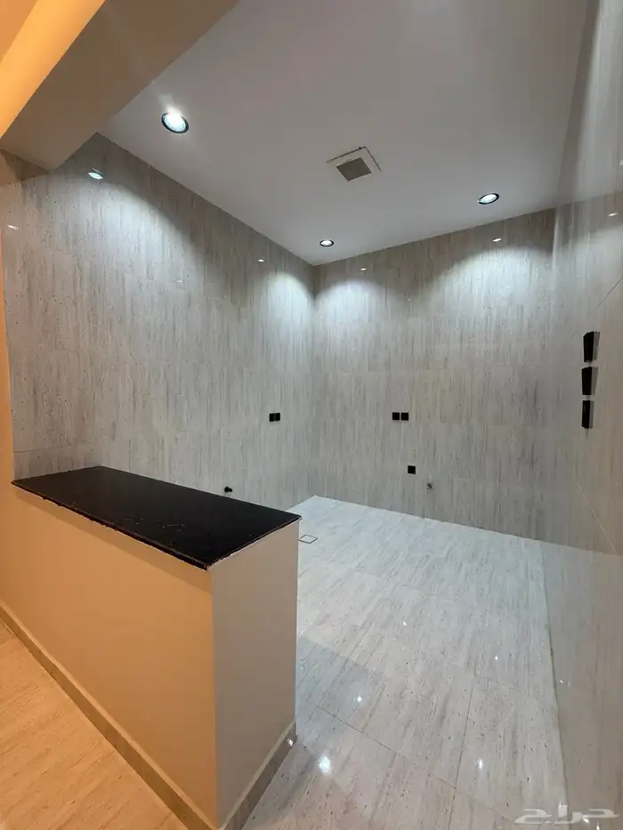 للبيع ارواف علويه بمداخل مستقله وشقق ارضيه ف حي الراقي 53