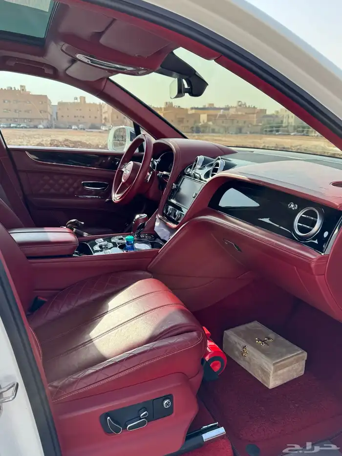 للبيع جيب بنتلي بنتايجا 2018 بدي وكالة W12 11