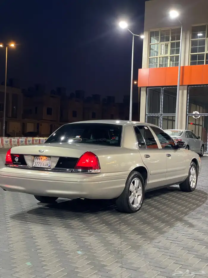 فورد فكتوريا سعودي للبيع او للبدل بيوكن من2009الا2012 3