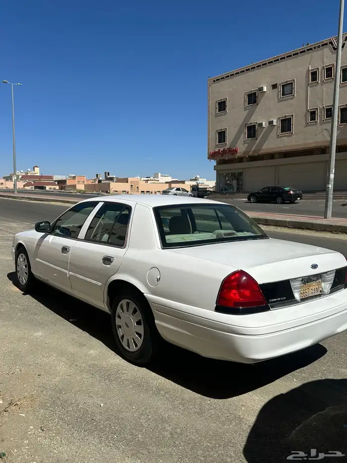 فورد كروان فكتوريا 2010 3