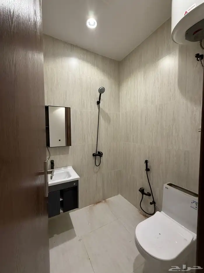 للبيع شقق ارضيه وشقق علويه ف حي المصيف بأسعار تبدأ من430الف 39