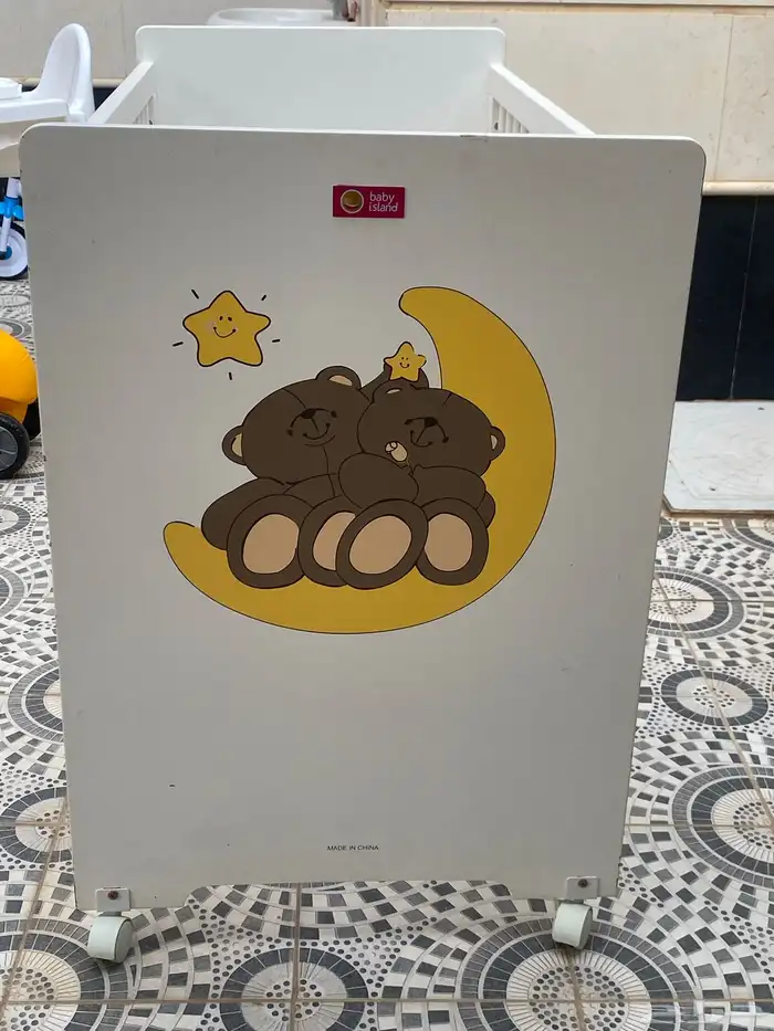 سرير اطفال وكرسي اطفال 2