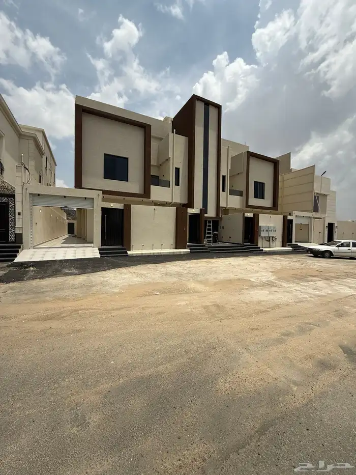 للبيع دور أرضي بحوش وشقه علويه بسطح حي الزهور المحاله ابها 2