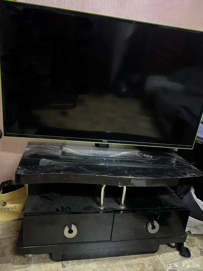 جميع الأغراض للبيع وجميعها بحاله جيده جد ا 0