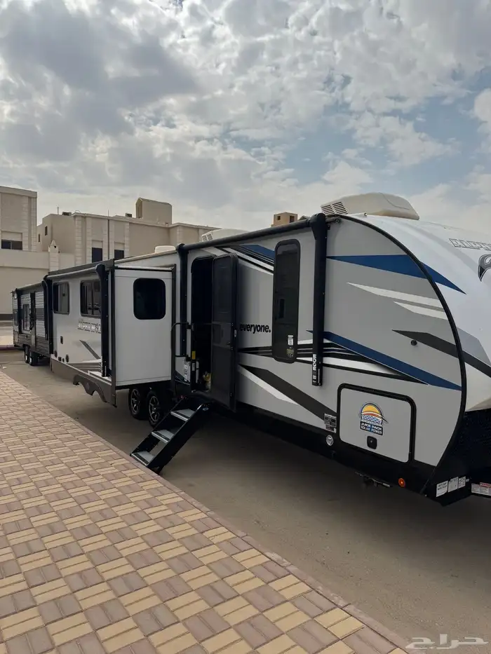 للإيجار تاجيركرفانات امريكية ودورات مياه متنقله 30