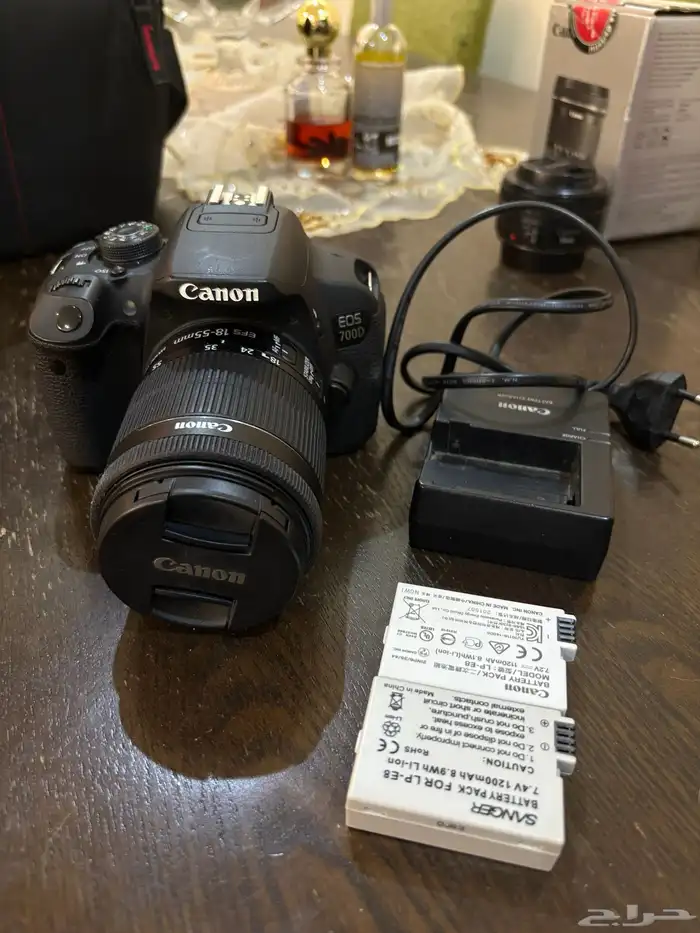 كاميرا كانون D700 1