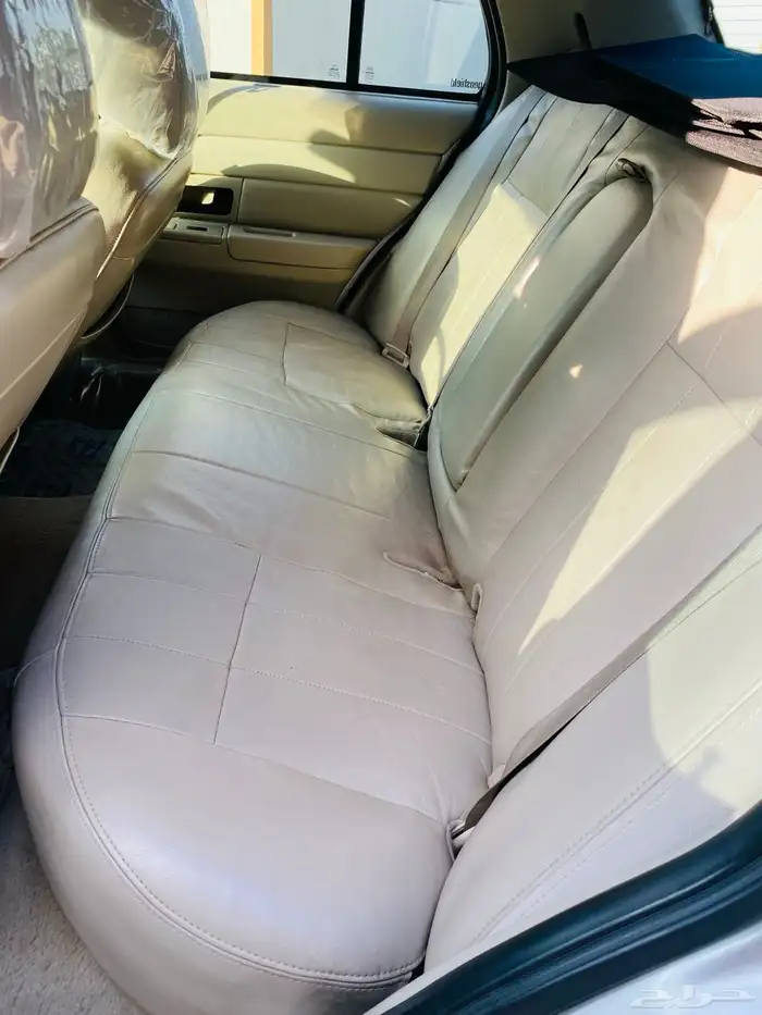 فورد كراون فيكتوريا 2011 5