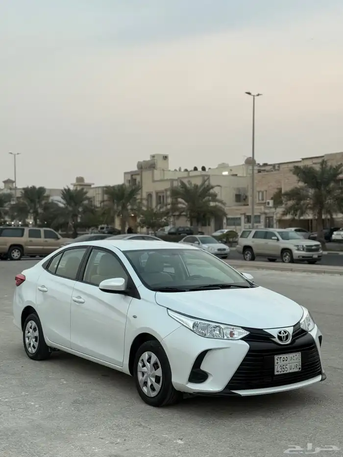 تويوتا يارس 2022 سعودي 1.5قمه بنضافه 2