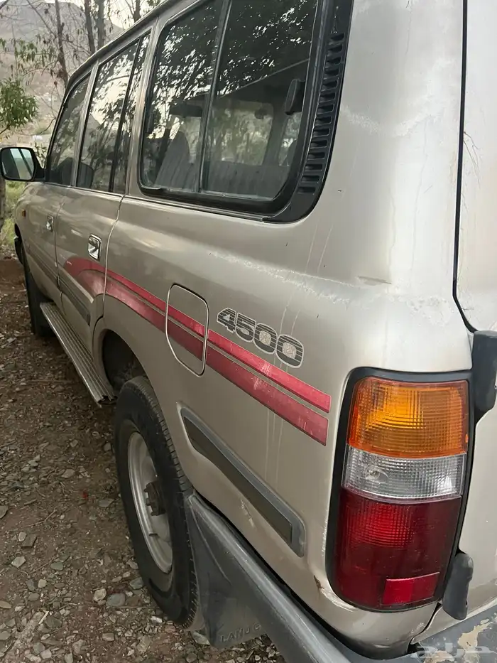 صالون 94 وكاله كل شي فيه فيه وكاله  مكيف شغال 0