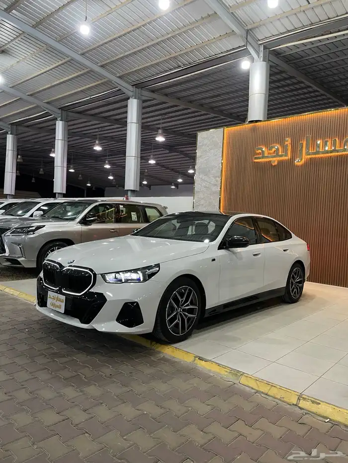 بي ام دبليو 520i موديل 2024 فل كامل Kit m 6