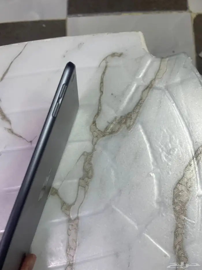 ايباد 5ميني شريحه وواي فاي   ذاكره 64 ..فيه كسر بالشاشه طول 6
