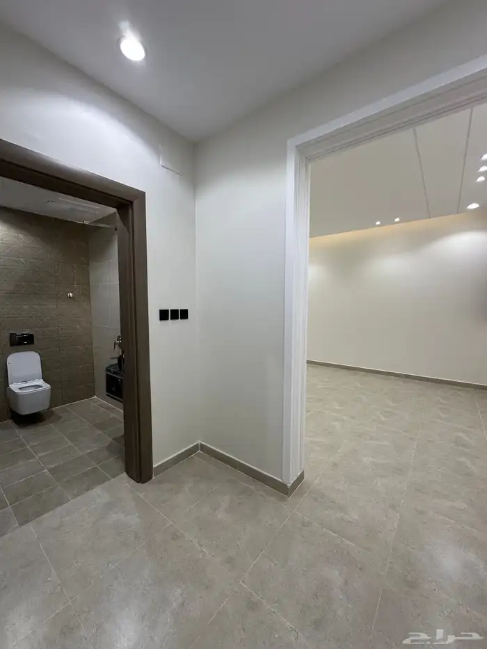 للبيع شقه علويه تشطيب مودرن ومساحه ممتازه بحي الضيافه520الف 16