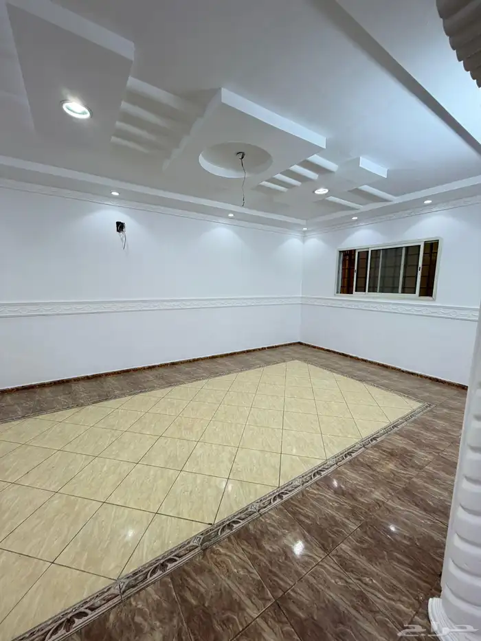 للإيجار دور أرضي بحي أشبيلية ب70 الف على الشور 12