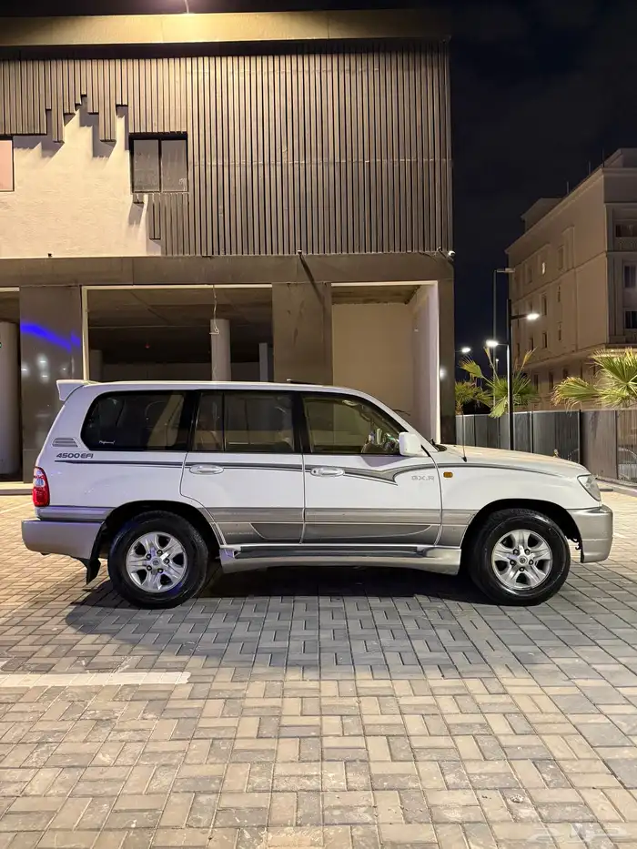 لاندكروزر 2005 . 5