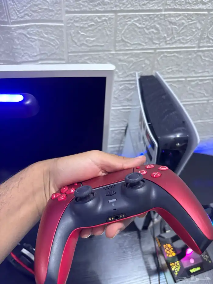 بلاستيشن فايف للبيع ون تيرا معه يدين الوكاله وسماعه وكرتونه 12