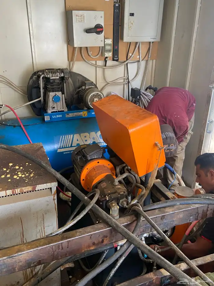 مكينه عزل فوم و بولي يوريا إسباني للبيع 1