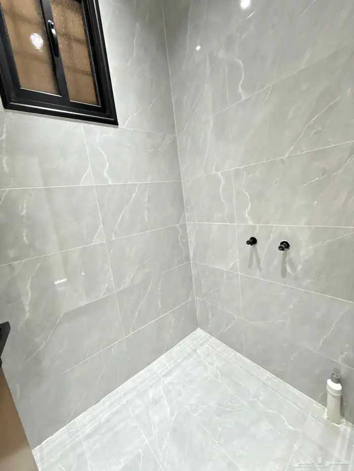 للبيع شقق ارضيه وعلويه بسطح خاص بحي الموسي وسط جميع الخدمات 36