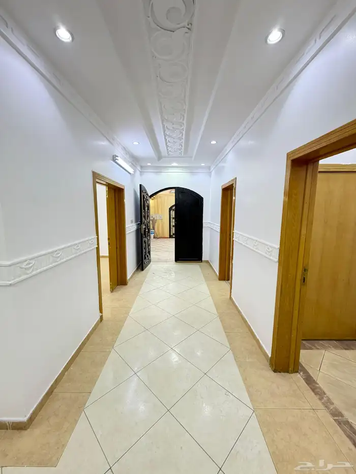 للإيجار دور أرضي بحي أشبيلية ب70 الف على الشور 16