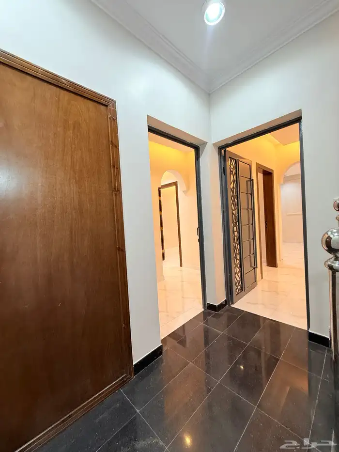 للبيع روف علوي بمدخل سياره تشطيبVipبمساحه346م 4