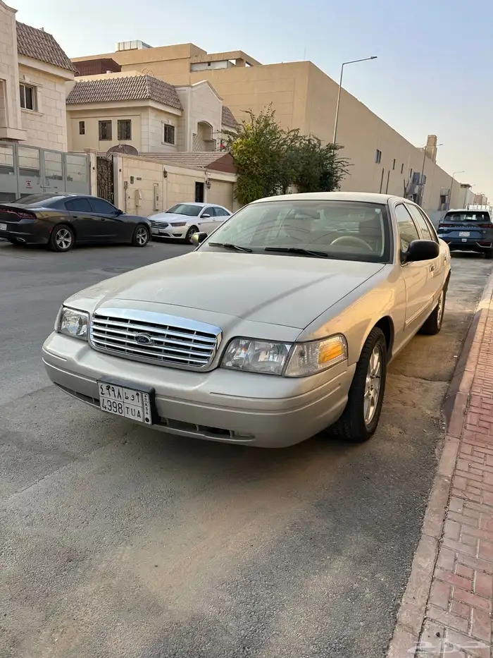 فورد كراون فكتوريا 2