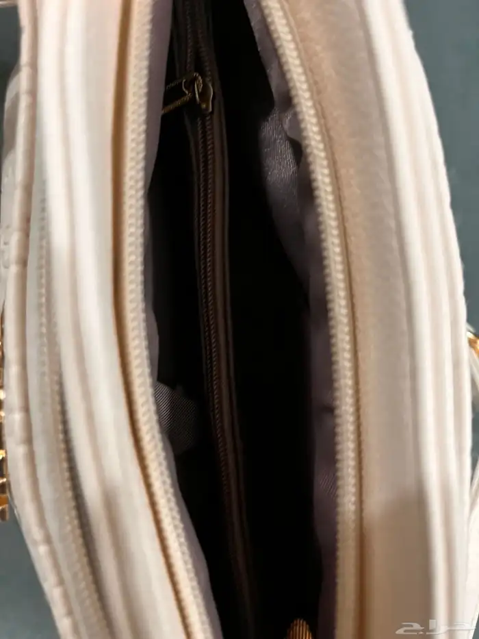 شنط للبيع الأسود ب70 الأبيض ب 80 الحمراء 100 9