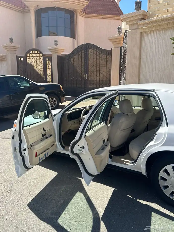 فورد كروان فكتوريا 2010 6