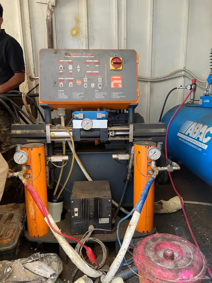 مكينه عزل فوم و بولي يوريا إسباني للبيع 0