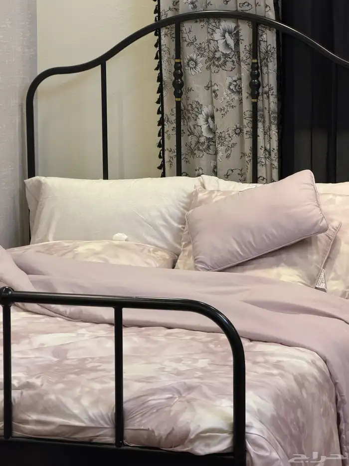 اثاث غرفة نوم ومكيف شباك 2