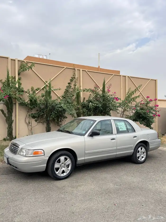 فورد فكتوريا 2011 ممشى قليل (( تم البيع )) 0