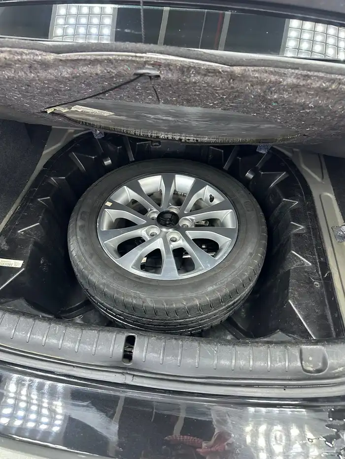 موتر مخزن عداد 71 الف شرط قير مكينه شاصي صبغ الوكالة الا قط 8