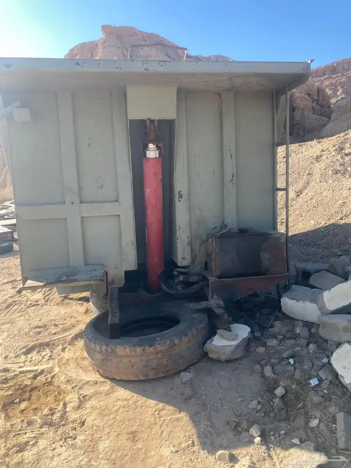 للبيع صندوق سكس16 متر نضيف جدا مع شاصيه وخزانه وكامل اغراضه 1