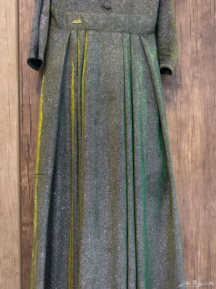 فسستان اخذته ب 200 وببيعه ب 100 جديد مالبسته ولا مره 2